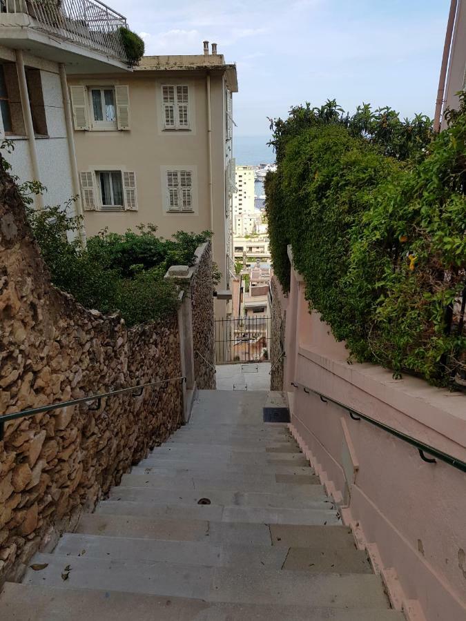 Plein Coeur De Monaco, A 300 Metres A Pied Du Port De Monaco, 4 Pieces Dans Des Escaliers Vue Mer Exceptionnelle Екстер'єр фото